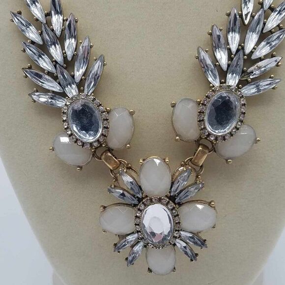 J Crew Clear Crystal and white beaded Statement Necklace - Picture 11 of 12